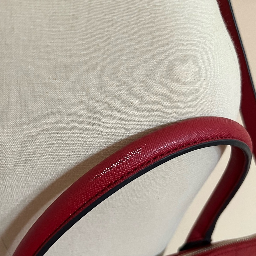 CALVIN KLEIN RED PATENT LEATHER CROSSBODY BAG W/ALL OVER CK LOGO INSIDE AND OUT - Picture 15 of 15